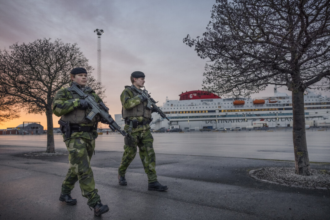 Soldater fra Gotlands regiment ble sendt ut på patrulje i Visby da spenningsnivået i Europa økte før Russland angrep Ukraina. Nå kan de være på full fart inn i Nato. Soldater fra Gotlands regiment ble sendt ut på patrulje i Visby da spenningsnivået i Europa økte før Russland angrep Ukraina. Nå kan de være på full fart inn i Nato.
