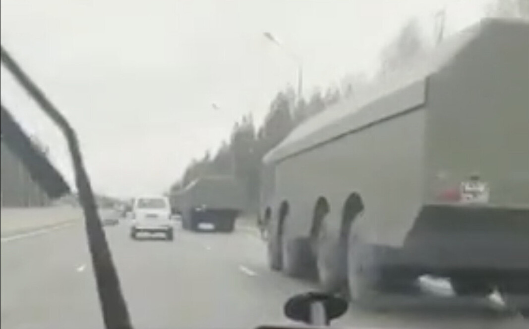 E18 MELLOM ST. PETERSBURG OG VYBORG: Videoen ble publisert 16. mai. Faktisk.no har ingen sikker verifisering av tidspunktet den er tatt opp, men det er sannsynlig ut fra værdata om regn, mangel av snø på bakken og kontekst om finsk NATO-søknad at den er tatt opp i midten av mai. E18 MELLOM ST. PETERSBURG OG VYBORG: Videoen ble publisert 16. mai. Faktisk.no har ingen sikker verifisering av tidspunktet den er tatt opp, men det er sannsynlig ut fra værdata om regn, mangel av snø på bakken og kontekst om finsk NATO-søknad at den er tatt opp i midten av mai.
