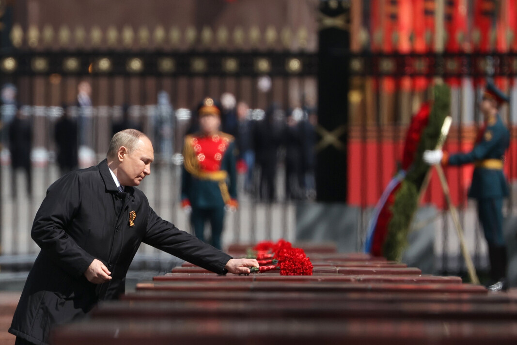 UKJENT SOLDAT: Vladimir Putin legger blomster på Den ukjente soldats grav under frigjøringsdagen fra 2. verdenskrig 9. mai. UKJENT SOLDAT: Vladimir Putin legger blomster på Den ukjente soldats grav under frigjøringsdagen fra 2. verdenskrig 9. mai.