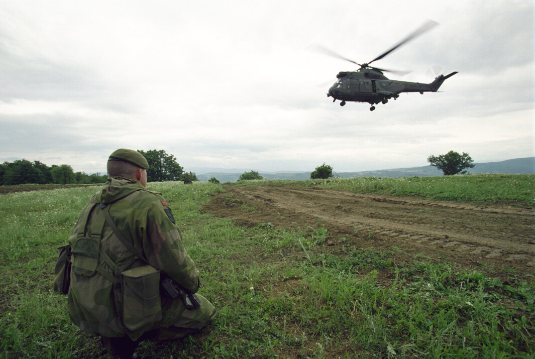BALKAN: Norge deltok i Nato-operasjonen i Kosovo fra 1999. Norske soldater i beredskapsstyrken Task Force Viking er vakter nær et britisk helikopter som lander. BALKAN: Norge deltok i Nato-operasjonen i Kosovo fra 1999. Norske soldater i beredskapsstyrken Task Force Viking er vakter nær et britisk helikopter som lander.