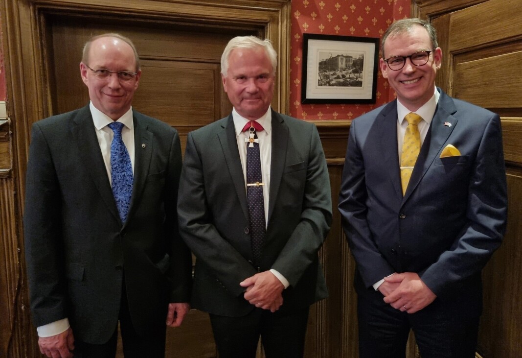 ORDEN: På bildet fra venstre: generalmajor sjef for Logistikverket Kari Renko, Petter Jansen, Petri Lammi. ORDEN: På bildet fra venstre: generalmajor sjef for Logistikverket Kari Renko, Petter Jansen, Petri Lammi.
