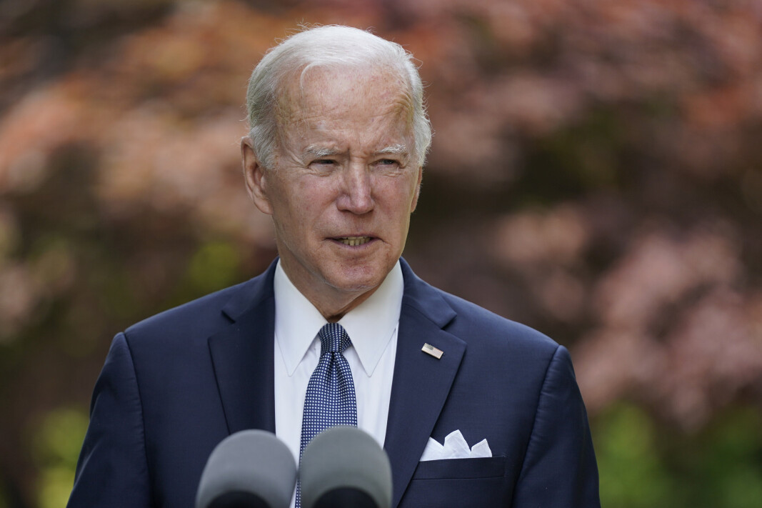 HALLO: Joe Biden under et arrangement sammen med toppsjefen for bilprodusenten Hyundai, Euisun Chung, i den sørkoreanske hovedstaden Seoul søndag. HALLO: Joe Biden under et arrangement sammen med toppsjefen for bilprodusenten Hyundai, Euisun Chung, i den sørkoreanske hovedstaden Seoul søndag.