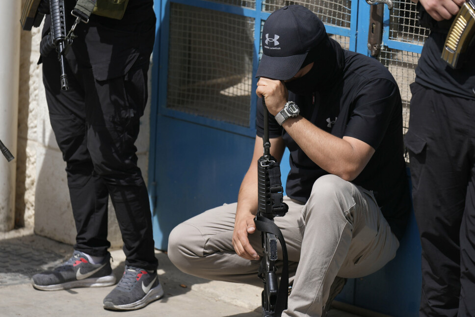 SKUTT: Væpnede palestinere sørger under begravelsen til Amjad al-Fayyed, 17, i flyktningleiren Jenin på Vestbredden, lørdag 21. mai 2022. Israelske tropper skjøt og drepte al-Fayyed da kampene brøt ut da soldater gikk inn i en flyktig by i den okkuperte byen.