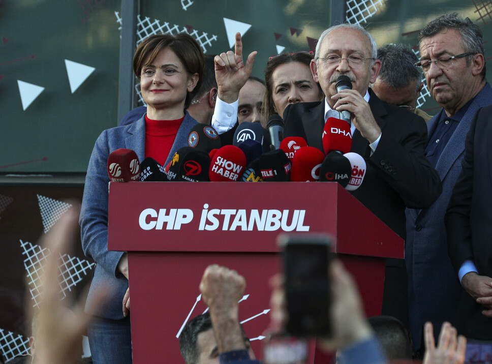 LOVET: Det største opposisjonspartiet i Tyrkia, CHP, har lovet at de vil sende syriske flyktninger tilbake til Syria. Her holder partileder Kemal Kiliçdaroglu en tale.