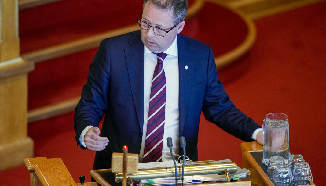 SVAR: Forsvarsminister Bjørn Arild Gram (Sp) i den muntlige spørretimen på Stortinget. SVAR: Forsvarsminister Bjørn Arild Gram (Sp) i den muntlige spørretimen på Stortinget.