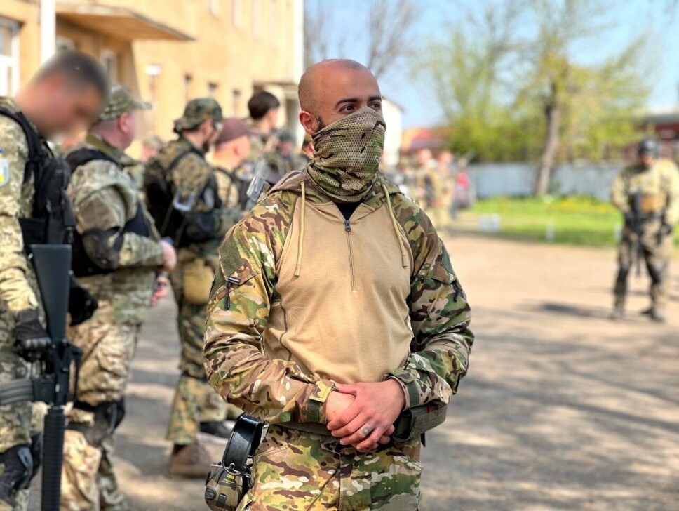 INSTRUKTØR: Norske «Mike» er tidligere forsvarsansatt, Afghanistan-veteran, og krigsfrivillig hos Peshmerga i Nord-Irak.