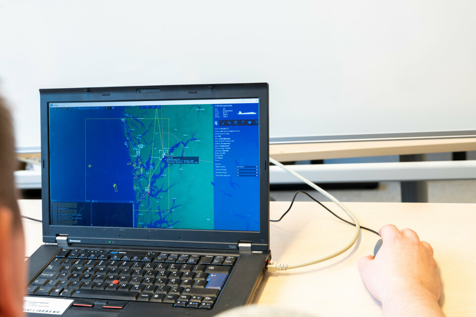 TRENE PÅ OPERASJONER: Dataspillet gir mulig til å trene på taktiske maritime operasjoner. Foto: Hedvig Idås