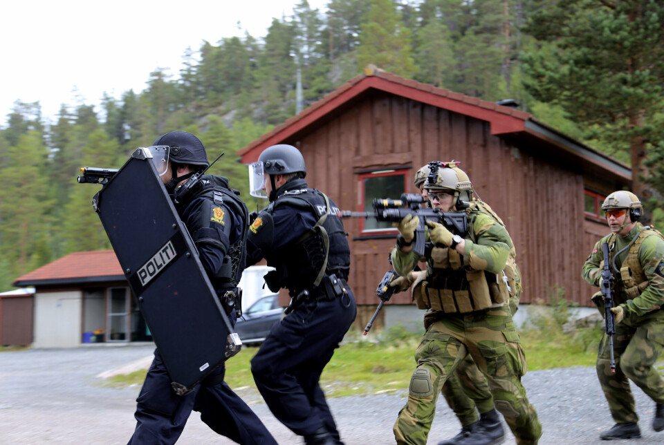 ØVELSE: Flere aktører skal øve sammen i Kristiansund denne uken. Dette bildet er fra en tidligere øvelse for politiet og Heimevernet på Østlandet.