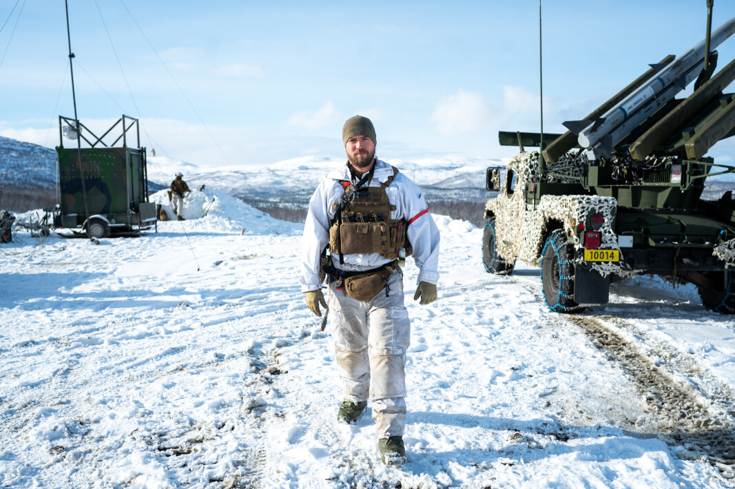 LUFTVERN: Batterisjef Ruben Getz gjenoppbygger luftvernkapasiteten i Hæren. Bak han står en High Mobility Launcher. LUFTVERN: Batterisjef Ruben Getz gjenoppbygger luftvernkapasiteten i Hæren. Bak han står en High Mobility Launcher.