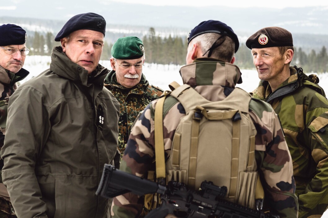 General Vollmer sammen med forsvarssjefen Eirik Kristoffersen på Nato Brilliant Jump-øvelsen i Rena leir. General Vollmer sammen med forsvarssjefen Eirik Kristoffersen på Nato Brilliant Jump-øvelsen i Rena leir.