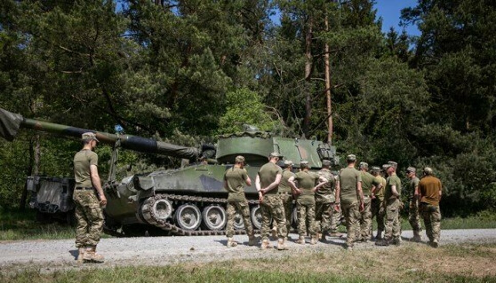 Dette bildet viser M109-vognen som Norge har donert om lag 20 av til Ukraina. Norge har bidratt til opplæring av ukrainere på dette våpensystemet.