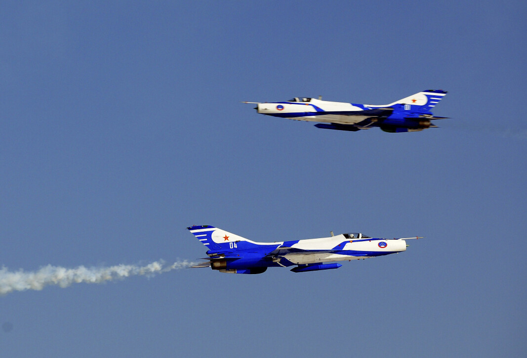 To kinesiske J-7-kampfly under en oppvisning i 2009. Det var et fly av denne typen som styrtet under en øvelse i Hubei-provinsen. To kinesiske J-7-kampfly under en oppvisning i 2009. Det var et fly av denne typen som styrtet under en øvelse i Hubei-provinsen.