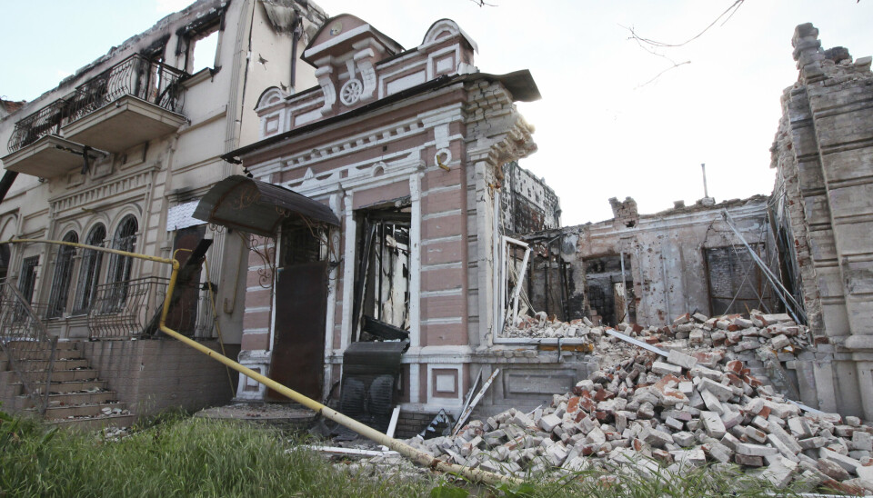 KRIGSFORBRYTELSE: Bildet av en ødelagt bygning fra byen Mariupol som de tre soldatene ble dødsdømt for å beskytte.