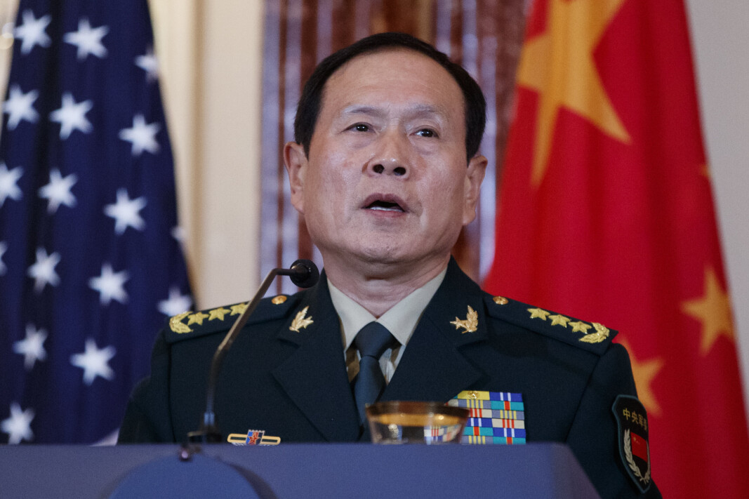 Kinas forsvarsminister Wei Fenghe har fredag møtt USAs forsvarsminister Lloyd Austin Kinas forsvarsminister Wei Fenghe har fredag møtt USAs forsvarsminister Lloyd Austin