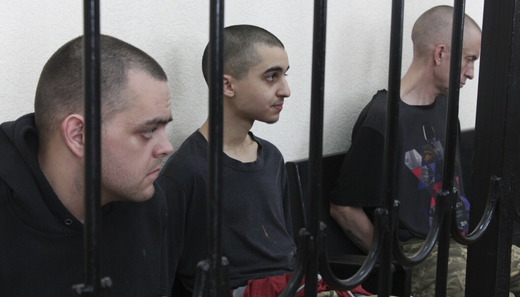 DØMT: To briter Aiden Aslin (t.v.) and Shaun Pinner (t.h.), og marokkanske Saaudun Brahim, (midten) er dømt til døden i av en domstol i separatiststaten Donetsk.