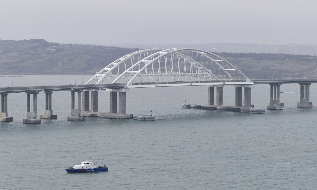 MÅL: Broen som knytter krim til Russland vil være «mål nummer én» om Ukraina får tak i de nødvendige våpnene, mener general Dmytro Martsjenko. MÅL: Broen som knytter krim til Russland vil være «mål nummer én» om Ukraina får tak i de nødvendige våpnene, mener general Dmytro Martsjenko.
