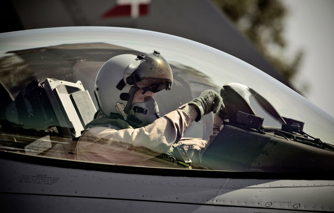 LUFTROM: En dansk F-16 pilot gjør seg klar til å patruljere luftrommet over Libya i 2011.