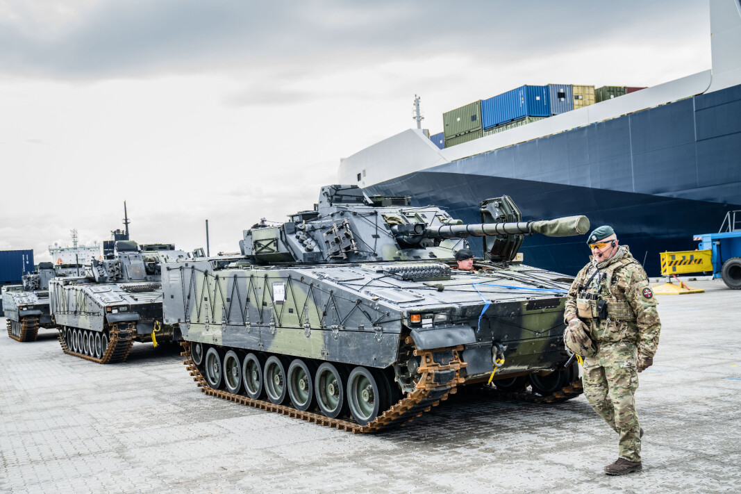 TIL LATVIA: Her sendes materiell ut fra Køge havn til Latvia i april i år. Utsendelsen er begynnelsen på den største utsendelsen av personell og materiell i Europa siden Kosovo i 1999. TIL LATVIA: Her sendes materiell ut fra Køge havn til Latvia i april i år. Utsendelsen er begynnelsen på den største utsendelsen av personell og materiell i Europa siden Kosovo i 1999.