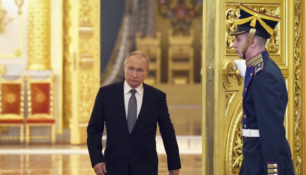 VIL RUSTE OPP: Vladimir Putin ankommer møtet i Kreml med studenter ved et militærakademi 21. juni. VIL RUSTE OPP: Vladimir Putin ankommer møtet i Kreml med studenter ved et militærakademi 21. juni.