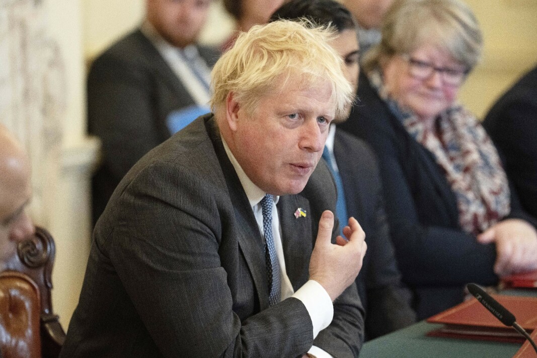 ADVARER: Storbritannias statsminister Boris Johnson advarte på et regjeringsmøte i London tirsdag mot at folk kan gå lei av krigen, som følge av konsekvensene den medfører, som økt inflasjon. ADVARER: Storbritannias statsminister Boris Johnson advarte på et regjeringsmøte i London tirsdag mot at folk kan gå lei av krigen, som følge av konsekvensene den medfører, som økt inflasjon.
