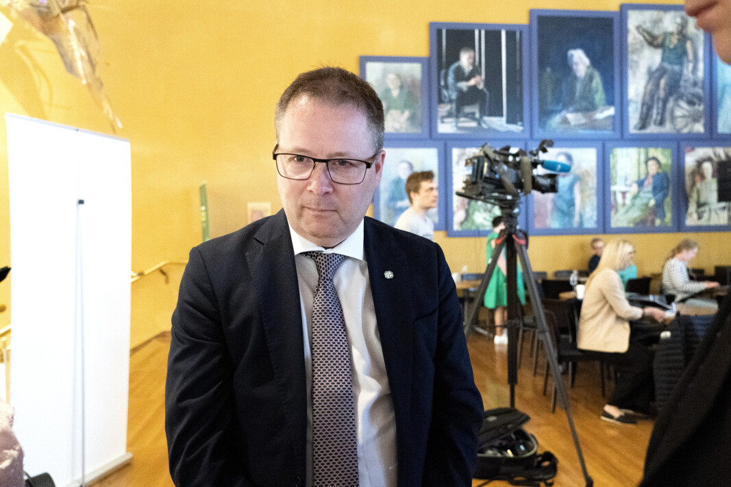 NY LOVENDRING: Forsvarsminister Bjørn Arild Gram mener at det norske Forsvaret trenger flere reservister for å få tilgang på kompetanse. NY LOVENDRING: Forsvarsminister Bjørn Arild Gram mener at det norske Forsvaret trenger flere reservister for å få tilgang på kompetanse.