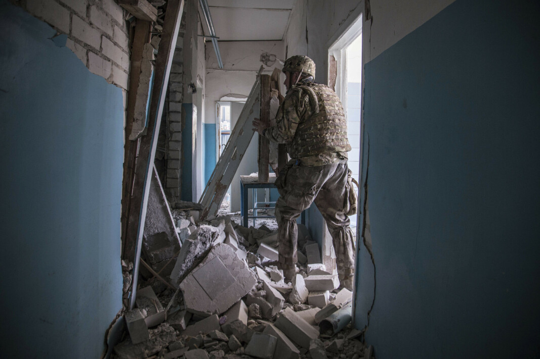 BEORDRET: Ukrainske soldater har blitt beordret til å trekke seg tilbake fra Sievjerodonetsk, etter at russiske styrker erobret store deler av byen for flere uker siden. BEORDRET: Ukrainske soldater har blitt beordret til å trekke seg tilbake fra Sievjerodonetsk, etter at russiske styrker erobret store deler av byen for flere uker siden.