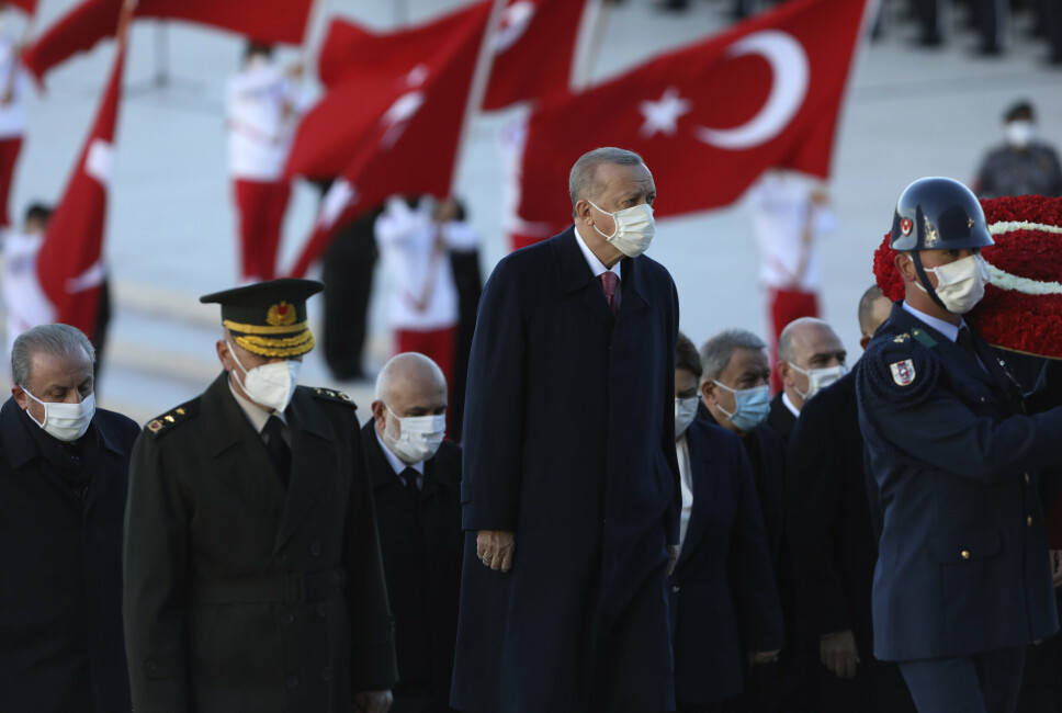 SAVNER SVERIGE-INITIATIV: Tyrkias president Recep Tayyip Erdogan under en seremoni for det moderne Tyrkias grunnlegger, Mustafa Kemal Ataturk i november 2021. Denne uken møter han i Madrid til Nato-toppmøtet, der det svenske medlemsskapet står sentralt.