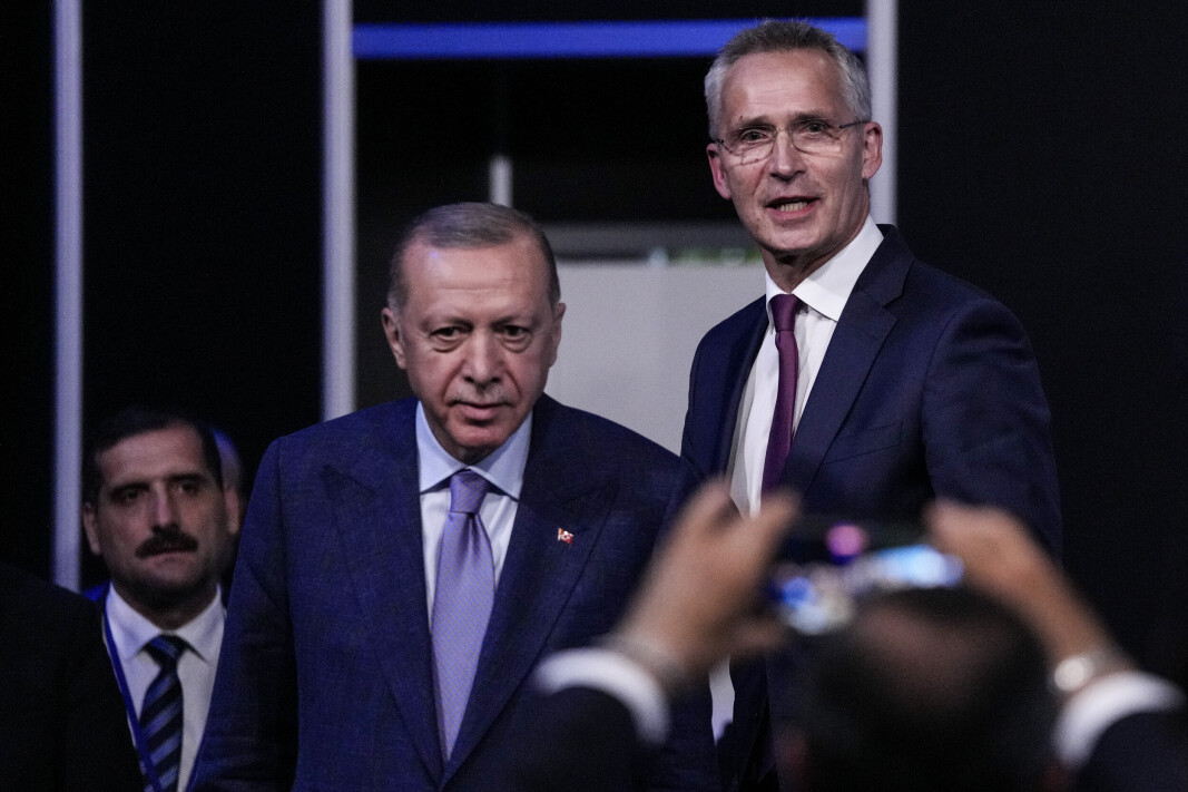 TOPPMØTET: Tyrkias president Recep Tayyip Erdogan og Natos generalsekretær Jens Stoltenberg under toppmøtet i Madrid. TOPPMØTET: Tyrkias president Recep Tayyip Erdogan og Natos generalsekretær Jens Stoltenberg under toppmøtet i Madrid.