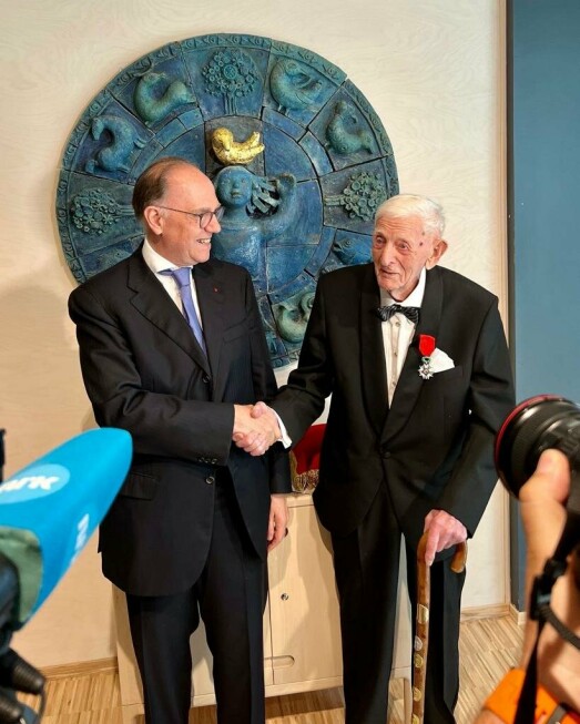 107-åring utnevnt til ridder av den franske Æreslegionen