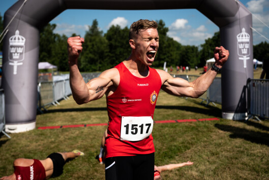 JUBELSCENER: Danske Jonas Lemvig løp (8 km) på 27.47,5. Tiden holder til en fjerdeplass i disiplinen. Sammenlagt tar han førsteplassen. JUBELSCENER: Danske Jonas Lemvig løp (8 km) på 27.47,5. Tiden holder til en fjerdeplass i disiplinen. Sammenlagt tar han førsteplassen.