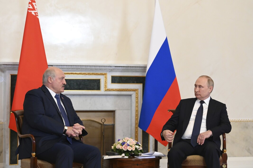 MAKT: Belarus' president Aleksandr Lukasjenko besøkte forrige helg Russlands president Vladimir Putin i St. Petersburg. MAKT: Belarus' president Aleksandr Lukasjenko besøkte forrige helg Russlands president Vladimir Putin i St. Petersburg.
