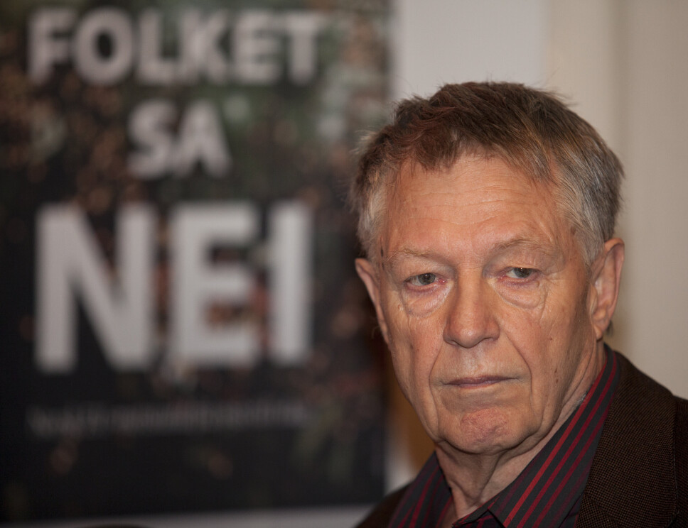 SNUR: SV-veteran, Dag Seierstad, snur og sier ja til Nato-medlemskap. Bildet er tatt under en boklansering i Oslo den 25. november 2014.