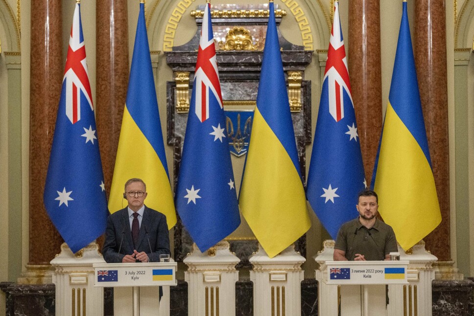 PRESSEKONFERANSE: Den ukrainske presidenten Volodymyr Zelenskyj sammen med den australske statsministeren Anthony Albanese under en pressekonferanse i Kyiv.