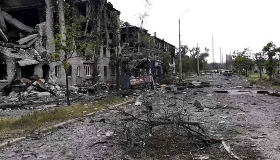 RUINER: Den militære administrasjonen i Luhansk fylke leverte dette bildet av ruinene i Lysytsjansk søndag.