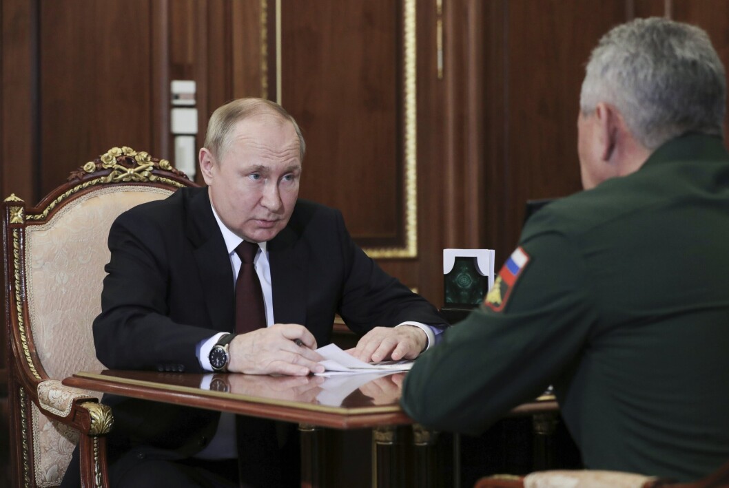 RAPPORT: Russlands president Vladimir Putin får en oppdatering fra forsvarsminister Sergej Sjojgu under deres møte i Kreml 4. juli 2022. RAPPORT: Russlands president Vladimir Putin får en oppdatering fra forsvarsminister Sergej Sjojgu under deres møte i Kreml 4. juli 2022.