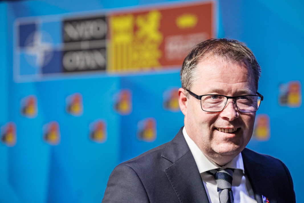 BLIR FEIL: Forsvarsminister Bjørn Arild Gram mener det å sammenligne reservister i Forsvaret med reservister på et fotballag blir feil. Bildet er tatt under Nato-toppmøtet i Madrid den 30. juni 2022. BLIR FEIL: Forsvarsminister Bjørn Arild Gram mener det å sammenligne reservister i Forsvaret med reservister på et fotballag blir feil. Bildet er tatt under Nato-toppmøtet i Madrid den 30. juni 2022.