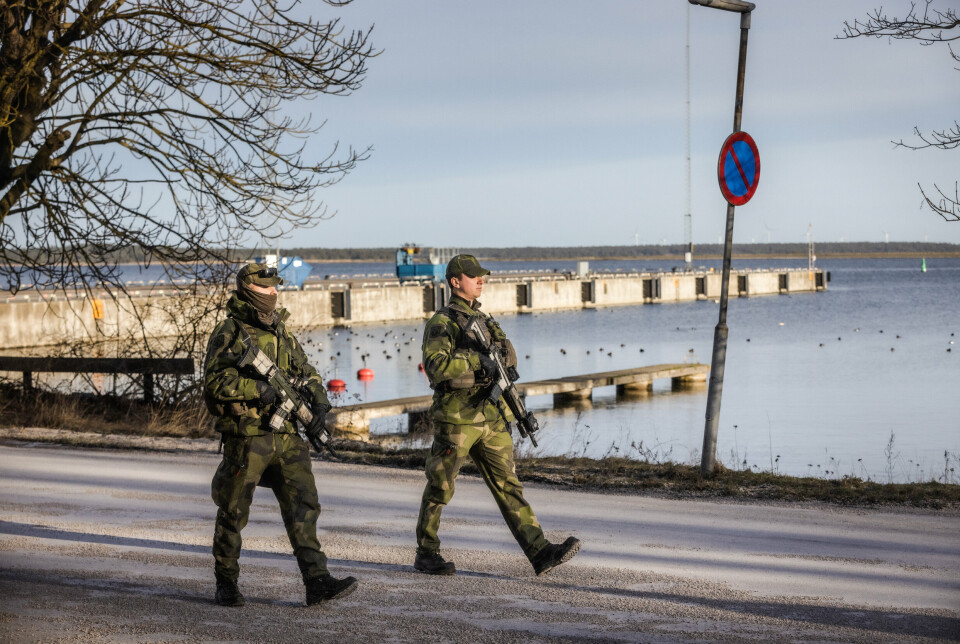 JANUAR: Svenske soldater på patrulje i Slite i januar.