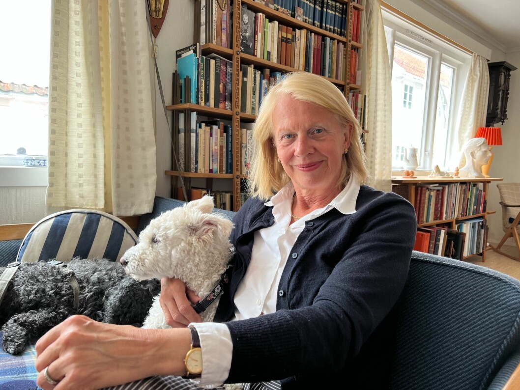 MØRKE SKYER: I sofaen er det trygt og godt, men utenfor Mandal ser Janne Haaland Matlary med stor bekymring på utenrikspolitiske utviklingen. - Om USA mister interessen er det kun britene som kan innta en lederrolle i Europa. Problemet er at europeiske land er ute av stand til å lede på egenhånd i forhold til Russland, sier hun. MØRKE SKYER: I sofaen er det trygt og godt, men utenfor Mandal ser Janne Haaland Matlary med stor bekymring på utenrikspolitiske utviklingen. - Om USA mister interessen er det kun britene som kan innta en lederrolle i Europa. Problemet er at europeiske land er ute av stand til å lede på egenhånd i forhold til Russland, sier hun.