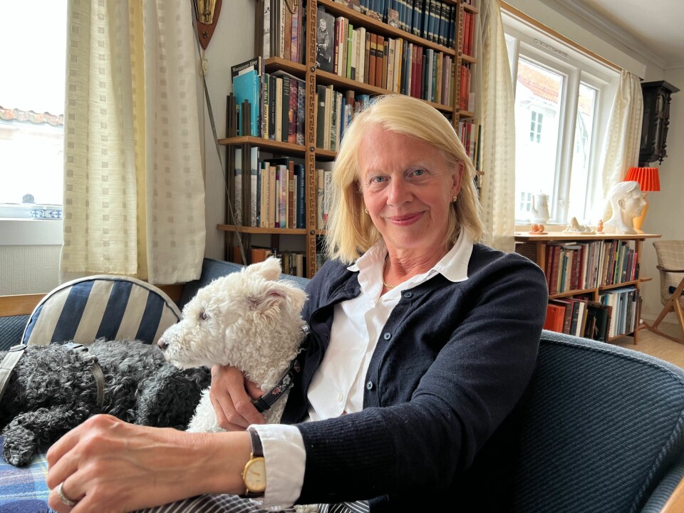 MØRKE SKYER: I sofaen er det trygt og godt, men utenfor Mandal ser Janne Haaland Matlary med stor bekymring på utenrikspolitiske utviklingen. - Om USA mister interessen er det kun britene som kan innta en lederrolle i Europa. Problemet er at europeiske land er ute av stand til å lede på egenhånd i forhold til Russland, sier hun. MØRKE SKYER: I sofaen er det trygt og godt, men utenfor Mandal ser Janne Haaland Matlary med stor bekymring på utenrikspolitiske utviklingen. - Om USA mister interessen er det kun britene som kan innta en lederrolle i Europa. Problemet er at europeiske land er ute av stand til å lede på egenhånd i forhold til Russland, sier hun.