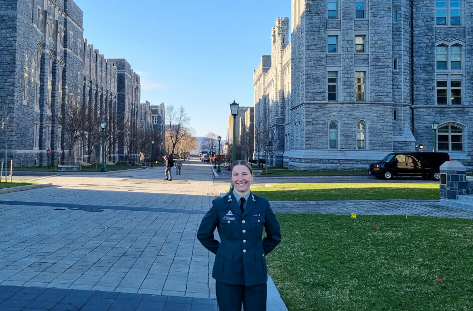 BESTE KADETT: Kristin Loftsgarden er nylig ferdig på Krigsskolen, hvor hun ble utnevnt til beste kadett i sitt kull. Hun har tidligere jobbet i Luftforsvaret.