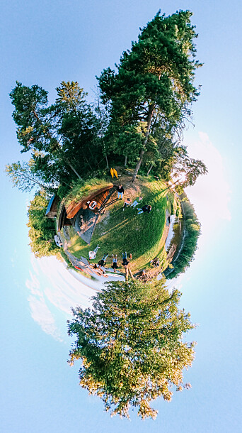 PANORAMA: Med et 360 grader kamera ser parken plutselig helt anderledes ut. PANORAMA: Med et 360 grader kamera ser parken plutselig helt anderledes ut.