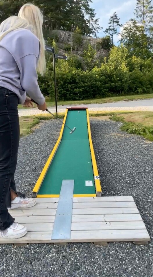 NÆR: Både minigolfbaneen og stranden er en kort gåtur for soldatene på Kjevik. NÆR: Både minigolfbaneen og stranden er en kort gåtur for soldatene på Kjevik.