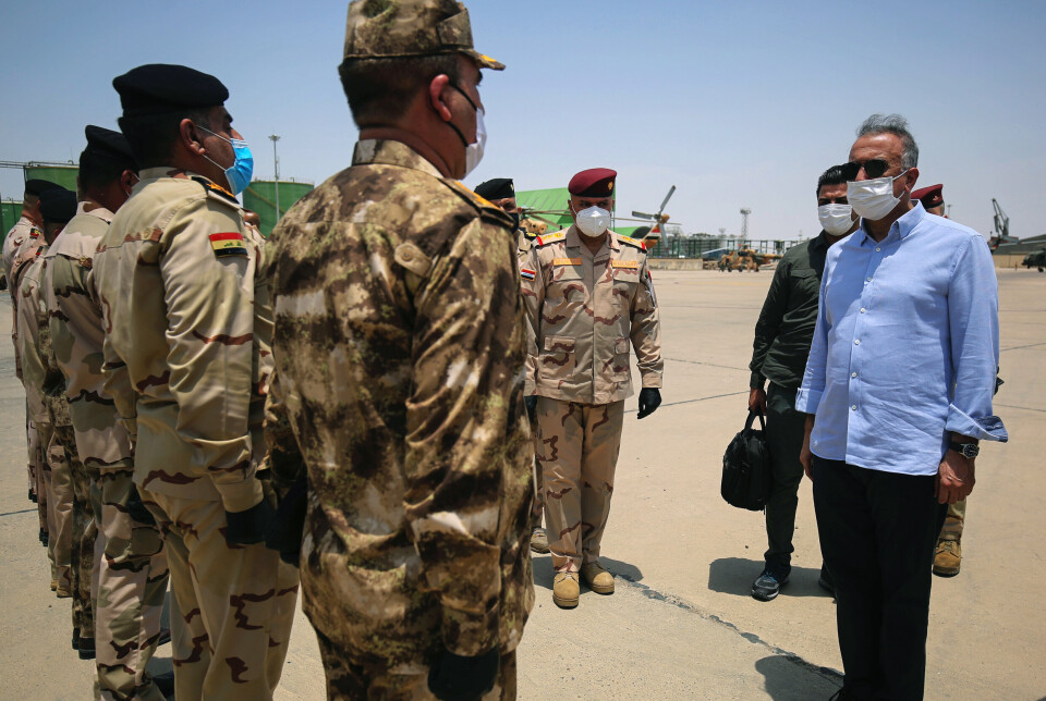 FORDØMMER: Iraks statsminister Mustafa al-Kadhemi fordømmer angrepet på Twitter. Her er han avbildet under et besøk i Basra i 2020.