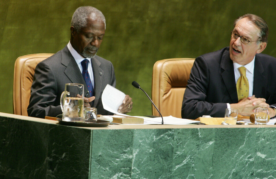 2005: Daværende generalsekretær i FN, Kofi Annan og ordfører i generalforsamlingen, Jan Eliasson under en sesjon i september 2005.