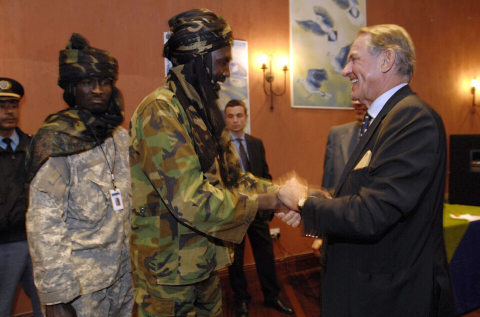 OPPRØRSLEDERE: I 2007 var Jan Eliasson FNs spesialutsending til Darfur, og møtte blant annet med kommandørene Mohamed Bashir og Fadul Mohamed Idriss fra Justice and Equality Movement under en konferanse i Tanzania.
