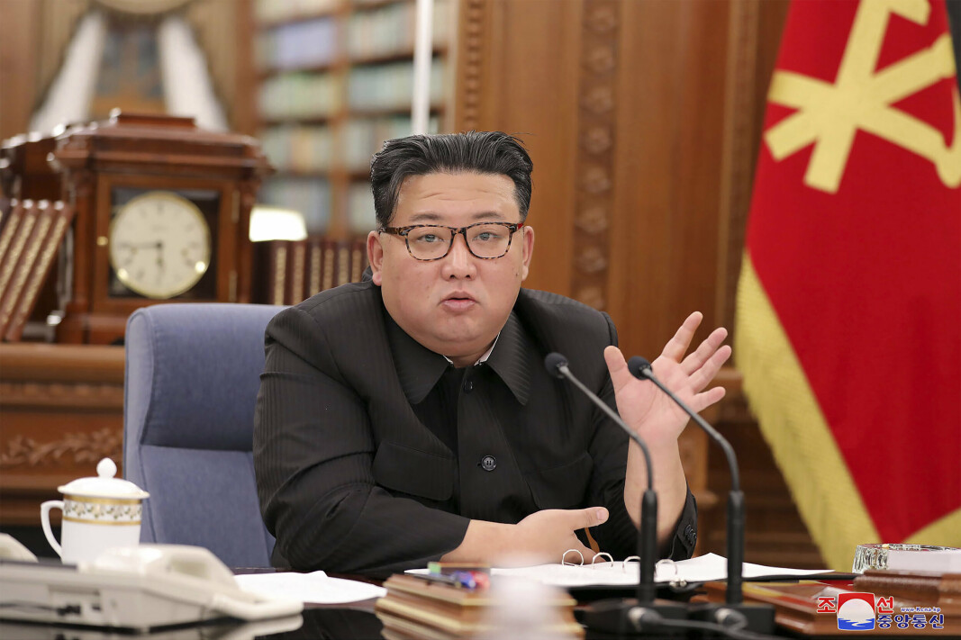 LEDER: Nord-Koreas leder Kim Jong Un i et møte i juni i år.