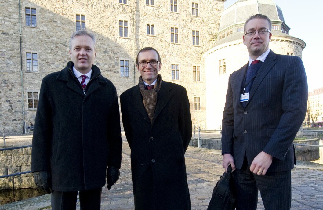 2011: I 2011 møttes Sveriges forsvarsminister Sten Tolgfors (t.v.), Norges forsvarsminister Espen Barth Eide og Finlands forsvarsminister Stefan Wallin i Sverige for å diskutere økt samarbeid rundt forsvars- og sikkerhetsspørsmål. 2011: I 2011 møttes Sveriges forsvarsminister Sten Tolgfors (t.v.), Norges forsvarsminister Espen Barth Eide og Finlands forsvarsminister Stefan Wallin i Sverige for å diskutere økt samarbeid rundt forsvars- og sikkerhetsspørsmål.