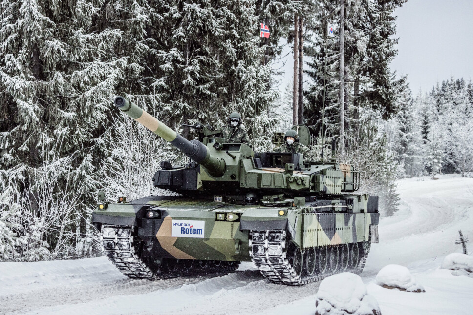 STRIDSVOGN: Presentasjon av koreanske Hyundai Rotem K2 Black Panther og tyske Leopard 2A7 på Rena ved en tidligere anledning. Begge er aktuelle kandidater til å bli Norges nye stridsvogn.