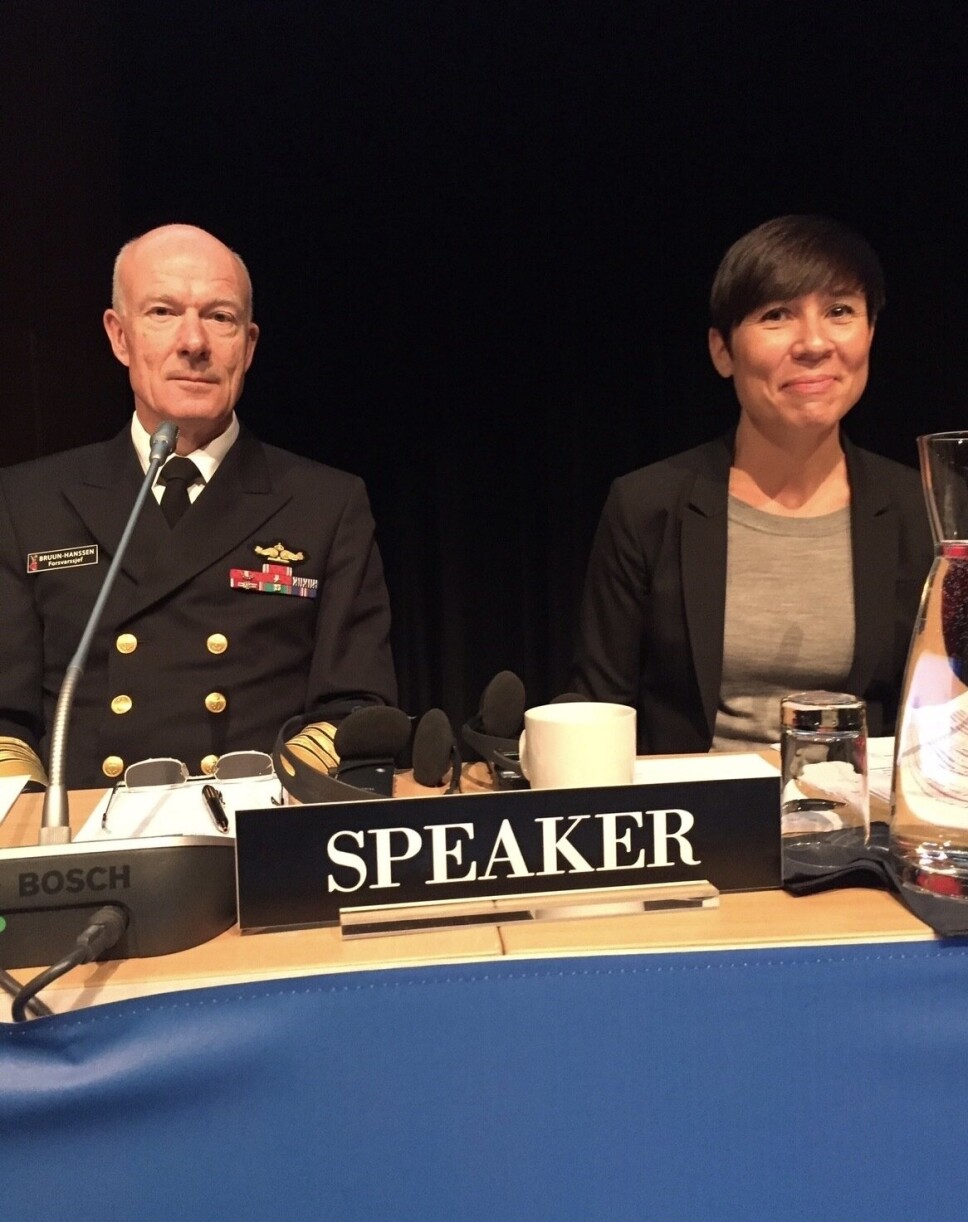 RESPEKT: Haakon Bruun-Hansssen og Ine Eriksen Søreide utgjorde et godt tospann i Nato. Her er forsvarsministeren og forsvarssjefen under et møte i Stavanger i oktober 2015.