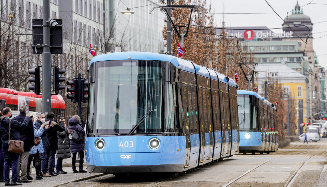 Oslo 20220131.
Sporveien i Oslo har startet prøvekjøring med de nye SL18 trikkene i vanlig trafikk med passasjerer ombord.
Foto: Terje Bendiksby / NTB Oslo 20220131.
Sporveien i Oslo har startet prøvekjøring med de nye SL18 trikkene i vanlig trafikk med passasjerer ombord.
Foto: Terje Bendiksby / NTB